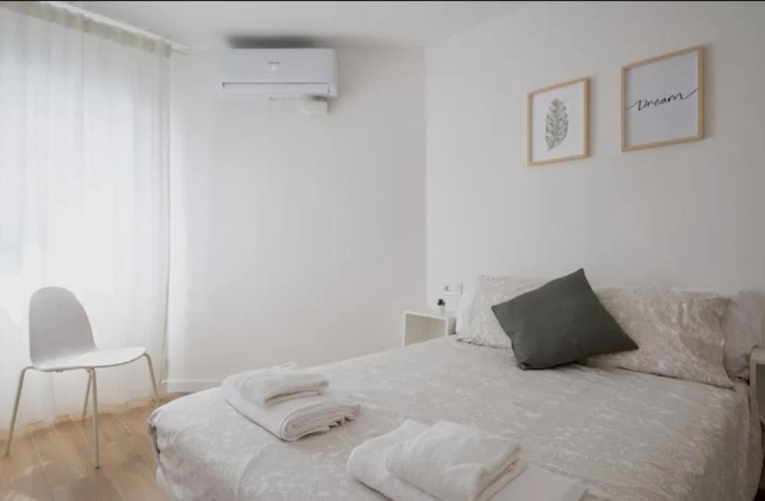 Apartment Close To The Beach Sant Adria de Besos Buitenkant foto