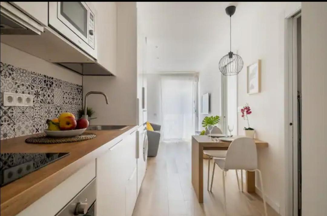 Apartment Close To The Beach Sant Adria de Besos Buitenkant foto